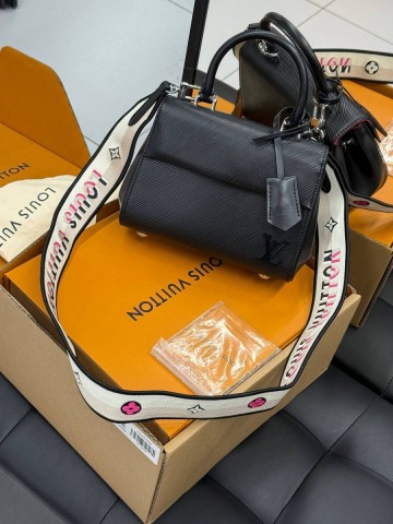 Louis Vuitton Cluny Mini сумка