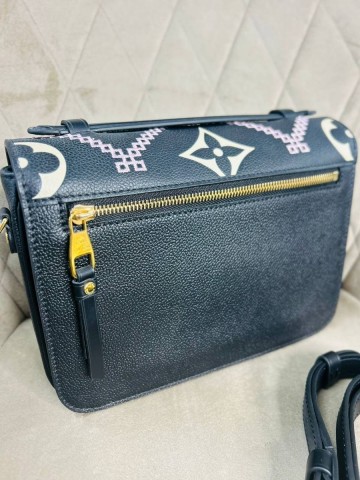 Louis Vuitton Pochette Metis сумка