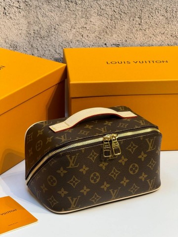 Louis Vuitton косметичка