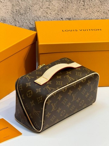 Louis Vuitton косметичка