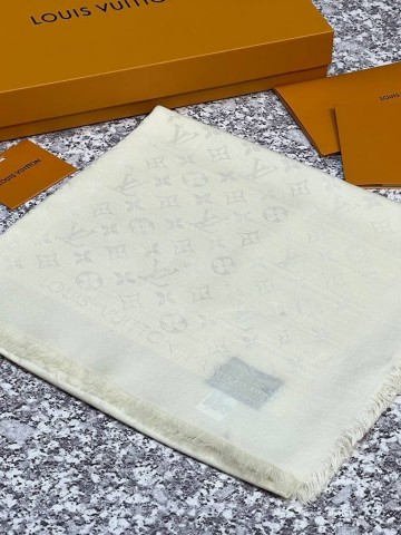 Louis Vuitton палантин