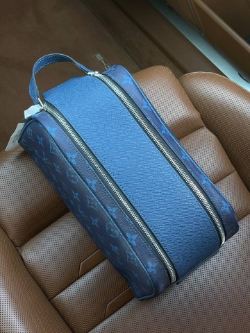 Louis Vuitton косметичка