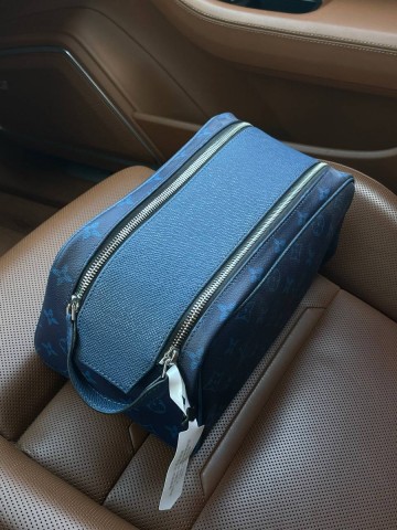 Louis Vuitton косметичка