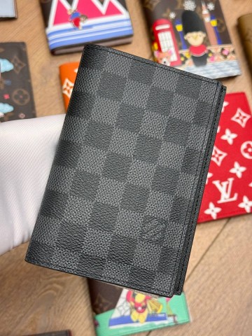Louis Vuitton обложка на паспорт
