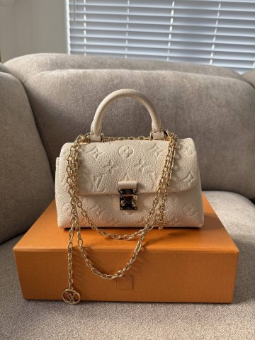 Louis Vuitton Nano Madeleine сумка