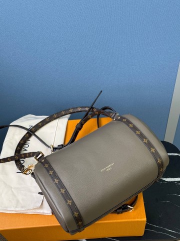 Louis Vuitton Express PM сумка