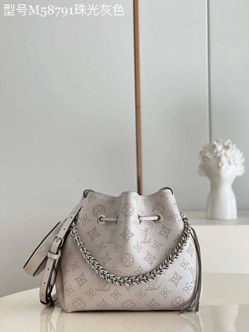 Louis Vuitton Bella сумка