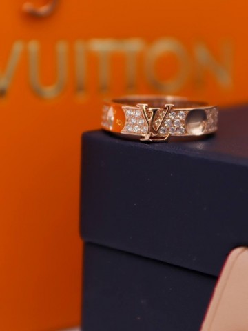 Louis Vuitton кольцо