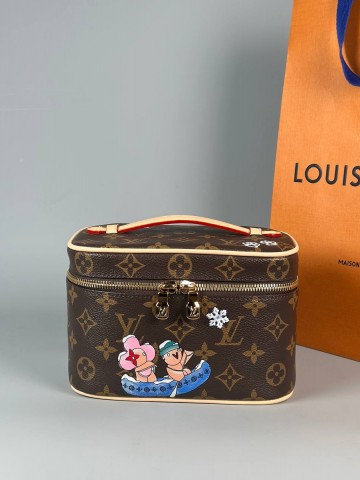Louis Vuitton Nice Mini косметичка