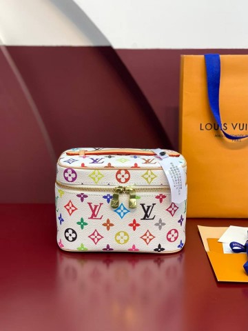Louis Vuitton косметичка