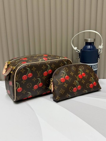 Louis Vuitton косметичка