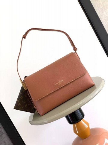Louis Vuitton Low Key сумка