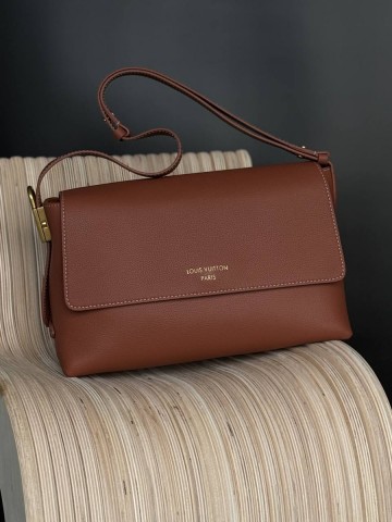 Louis Vuitton Low Key сумка