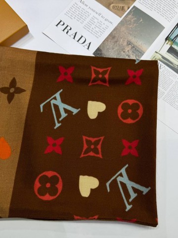 Louis Vuitton платок