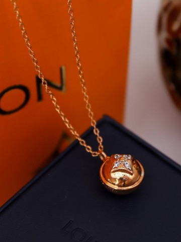Louis Vuitton кулон