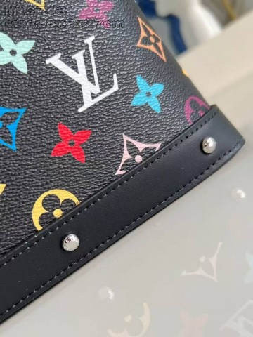 Louis Vuitton косметичка