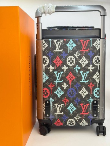 Louis Vuitton чемодан