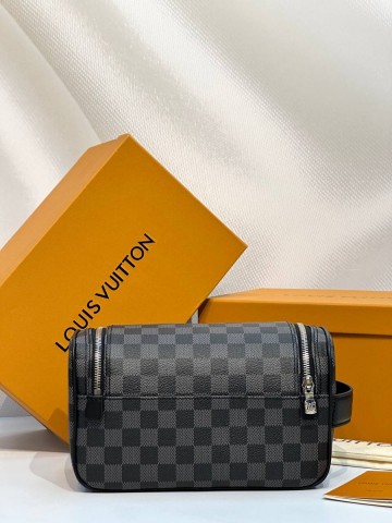 Louis Vuitton косметичка