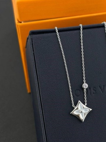 Louis Vuitton кулон