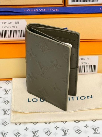 Louis Vuitton картхолдер