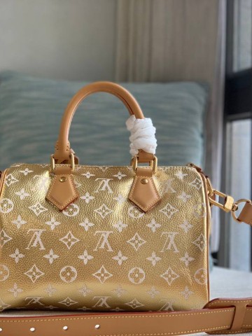 Louis Vuitton PEEDY P9 BANDOULIÈRE 25 сумка