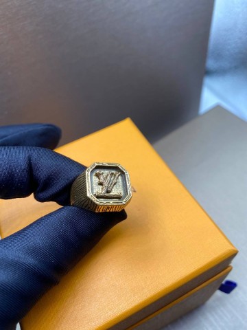 Louis Vuitton кольцо