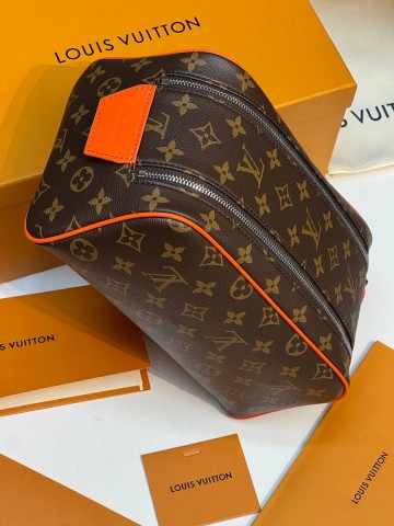 Louis Vuitton косметичка