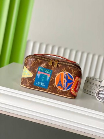 Louis Vuitton косметичка