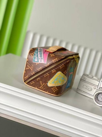 Louis Vuitton косметичка