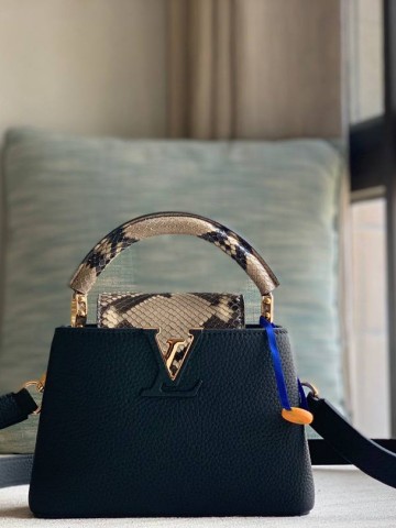 Louis Vuitton Capucines BB сумка