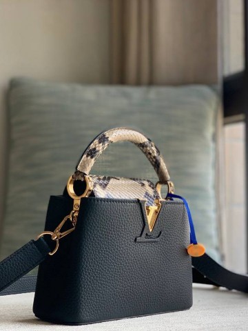 Louis Vuitton Capucines BB сумка