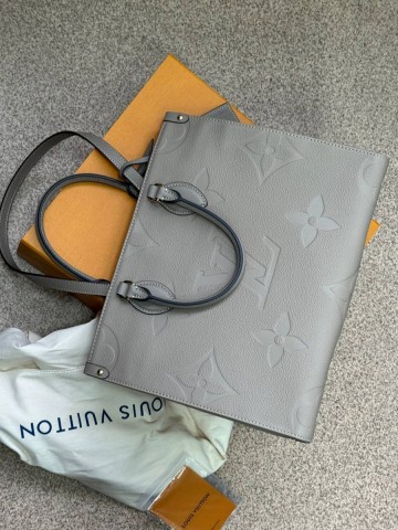 Louis Vuitton OnTheGo MM сумка