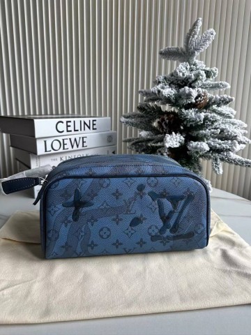 Louis Vuitton косметичка