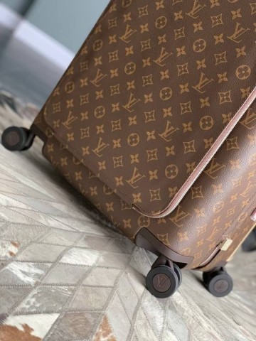 Louis Vuitton чемодан