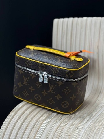 Louis Vuitton Nice Mini косметичка