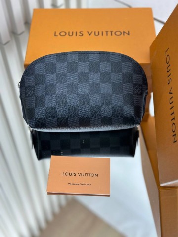 Louis Vuitton косметичка