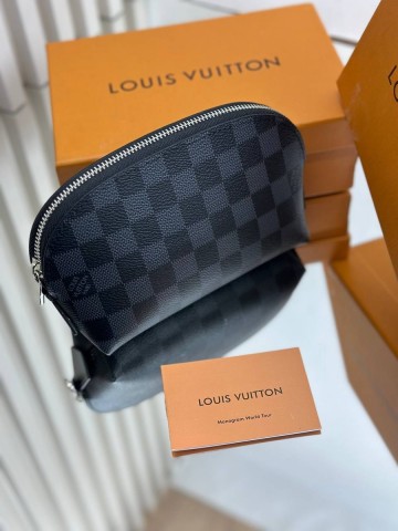 Louis Vuitton косметичка