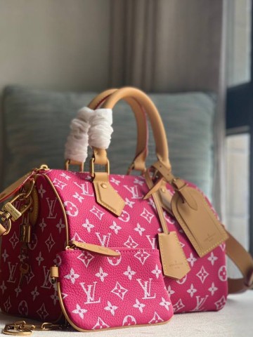Louis Vuitton PEEDY P9 BANDOULIÈRE 25 сумка
