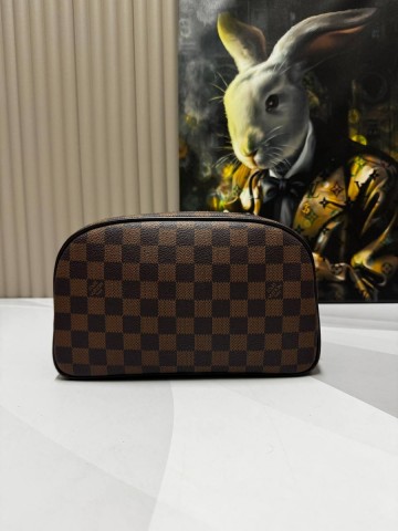 Louis Vuitton косметичка