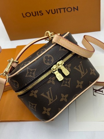 Louis Vuitton косметичка
