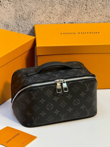 Louis Vuitton косметичка