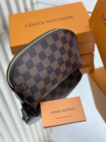 Louis Vuitton косметичка