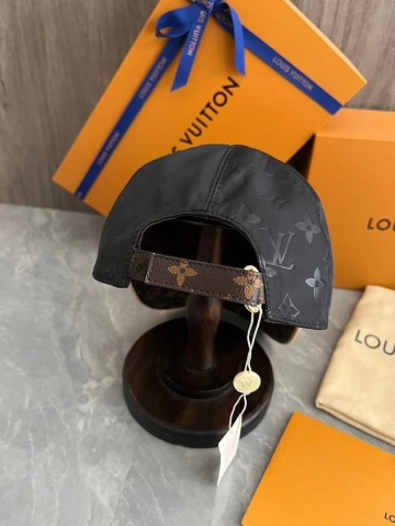 Louis Vuitton бейсболка
