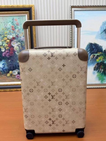 Louis Vuitton Horizon 55” чемодан
