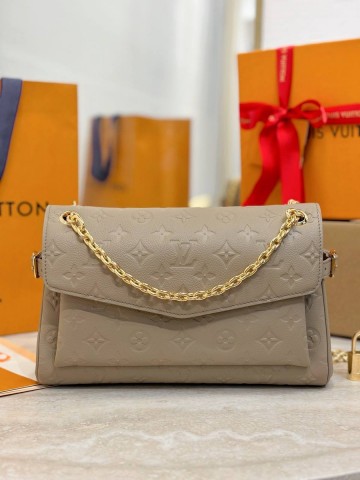 Louis Vuitton Anytime flap bag сумка