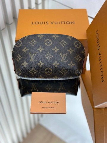 Louis Vuitton косметичка