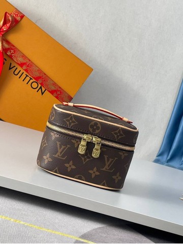 Louis Vuitton косметичка