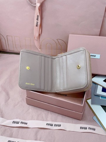 Miu Miu кошелек #482619FG