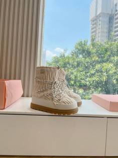 Miu Miu луноходы