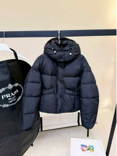 Prada пуховик